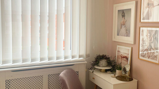 
										Indoor vertical blinds
																						